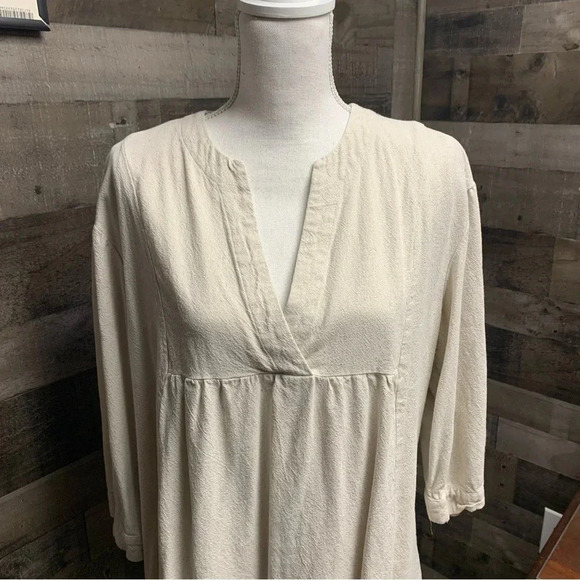 Marissa Olivia beige tunic dress deep frontV guessing a size large no tag - Picture 2 of 5